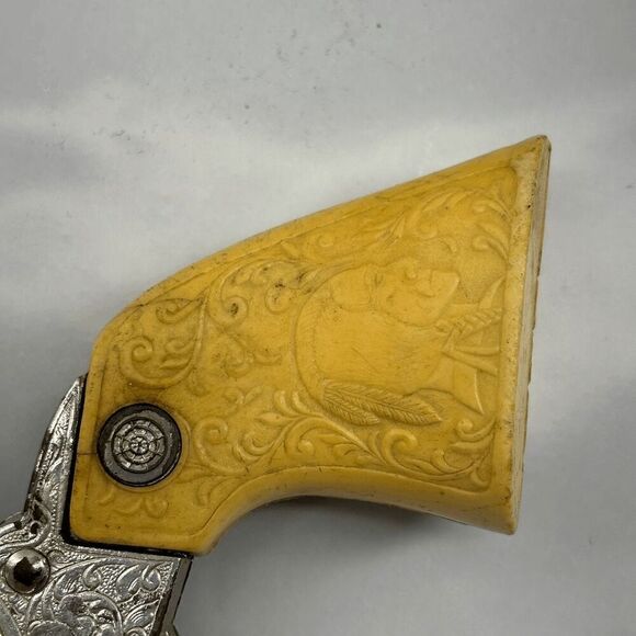Vintage Small Cap Gun with Scabbard Indian Head on Grip Still Works - Picture 4 of 10